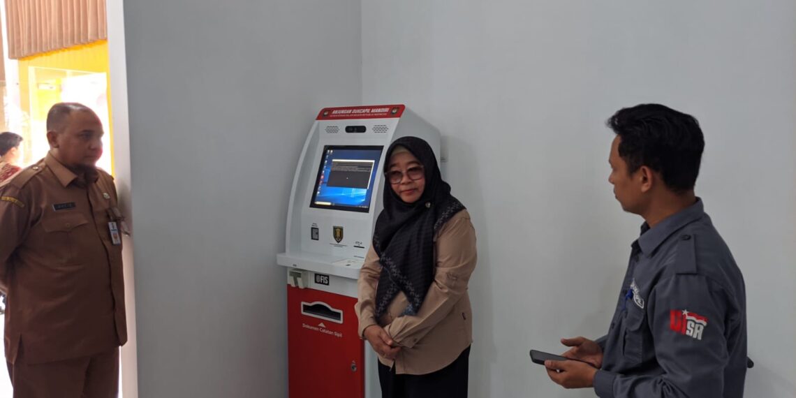 Permudah Warga Cetak Adminduk, Disdukcapil Tabalong Siapkan Mesin ADM di Kantor Camat Kelua